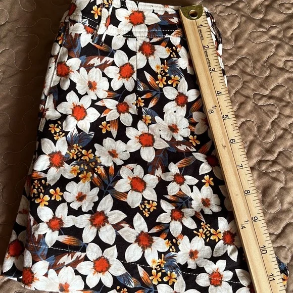 Francesca’s miami floral print shorts 🌺 - Picture 9 of 10